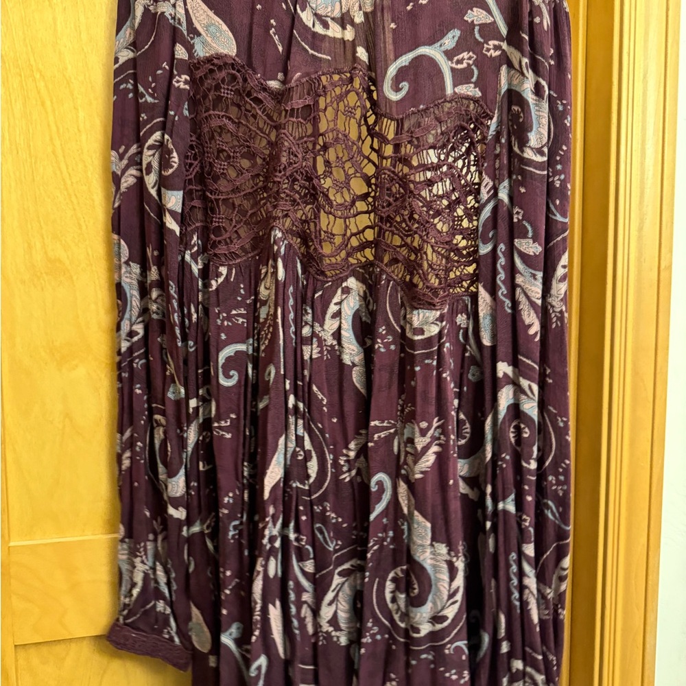 Free People dress size Large- button loop on sleeve is broken